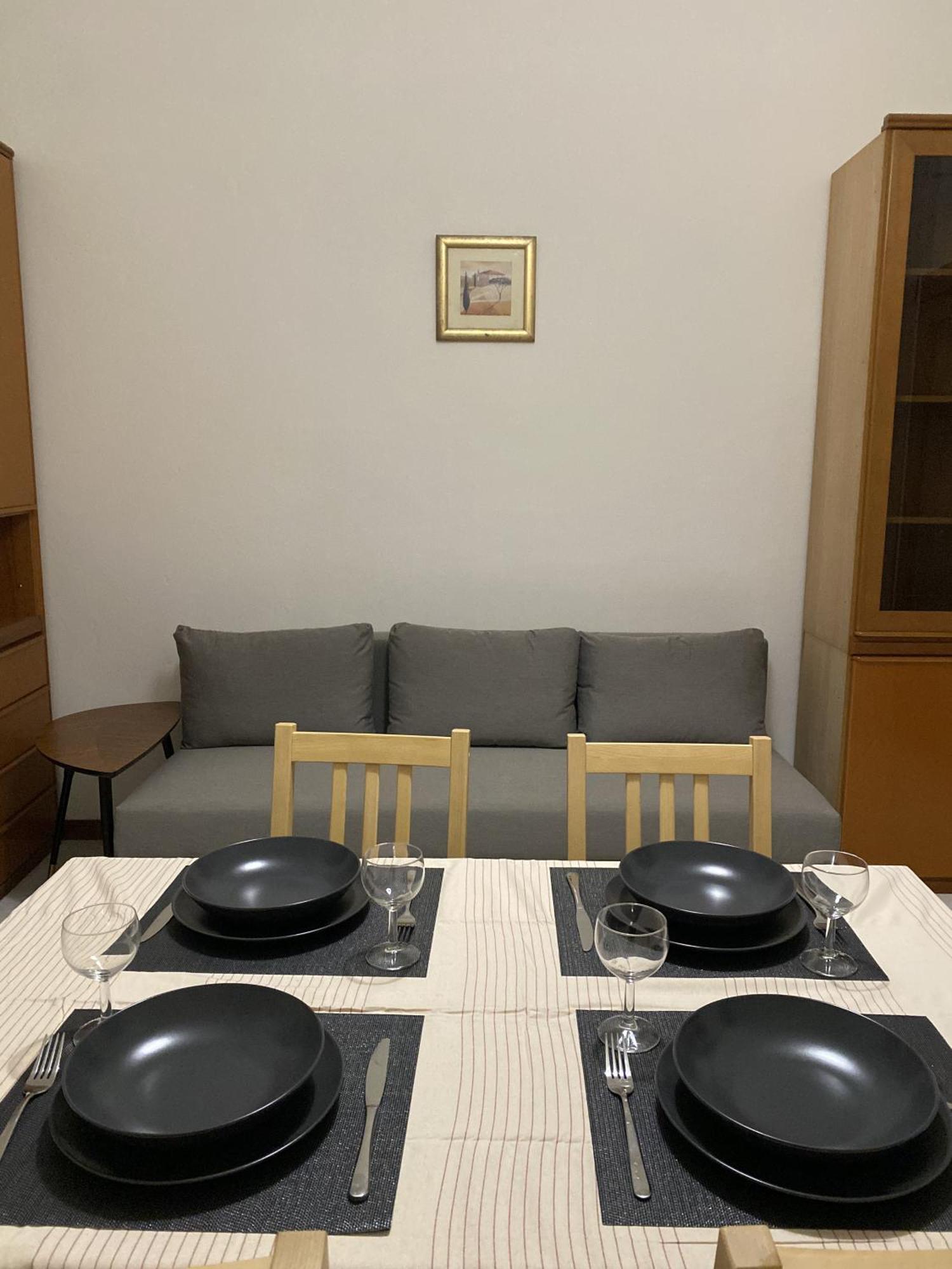 Front Apartments, Apartment